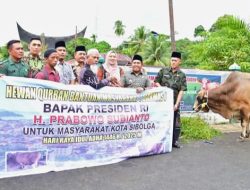 Wali Kota Sibolga Serahkan Bantuan Hewan Kurban dari Presiden RI dan Gubernur Sumut kepada Masjid di Kota Sibolga
